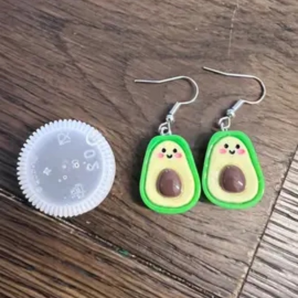 NWT Little Avocado Earrings - Picture 4 of 5